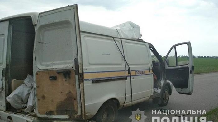 В Полтавской области подорвали авто Укрпочты (фото)