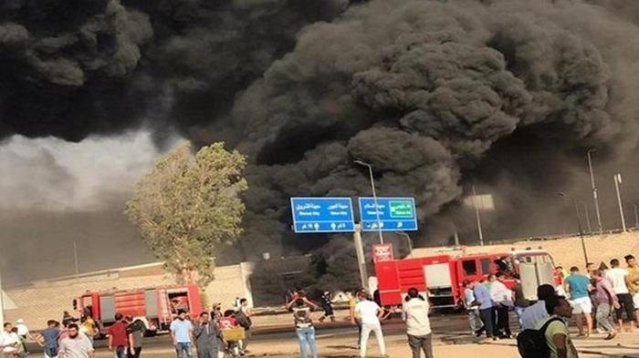 В Египте загорелась нефть на шоссе, есть жертвы (видео)