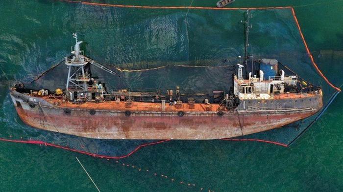 В Одессе не стали поднимать затонувший танкер