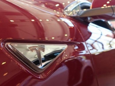 Компания Tesla показала новую батарею для электромобилей