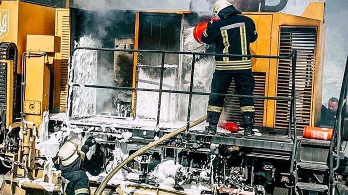 В Киеве загорелся локомотив (фото)