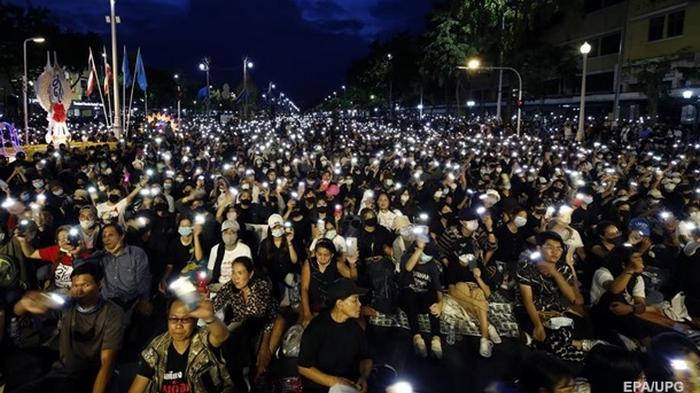 В Таиланде прошла акция протеста: требуют отставки правительства