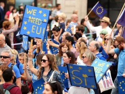 Десятки тысяч британцев протестовали против выхода из Евросоюза