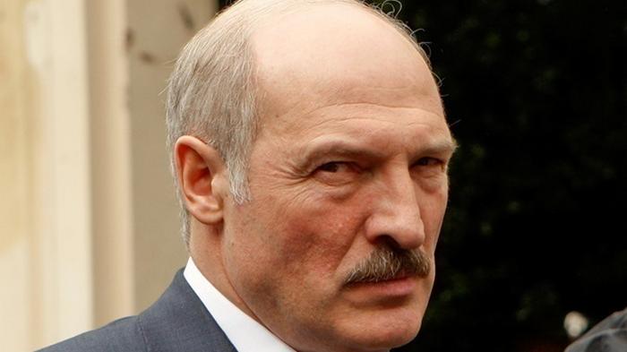 Лукашенко с семьей вылетел в Россию - СМИ