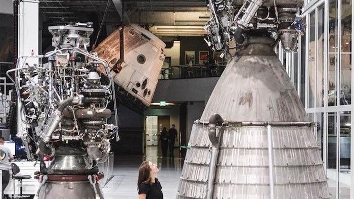 У Илона Маска испытали вакуумный вариант ракетного двигателя Raptor (видео)