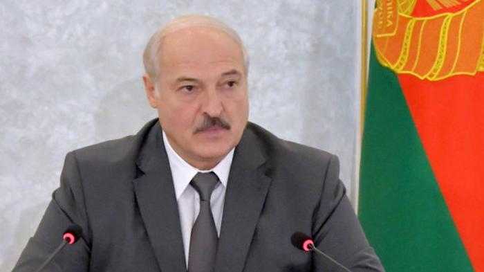 Лукашенко связал рост заболеваемости и протесты: Хотят ходить и болеть – пусть болеют