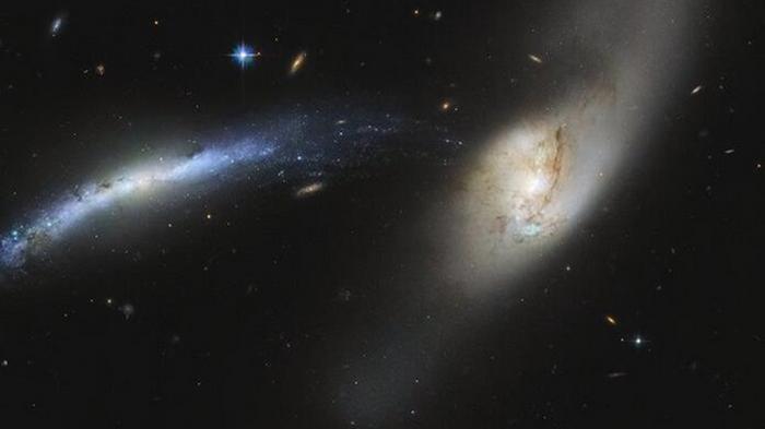Ученые показали столкновение двух галактик