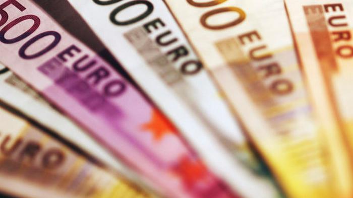К закрытию межбанка курс евро вырос на 23 копейки
