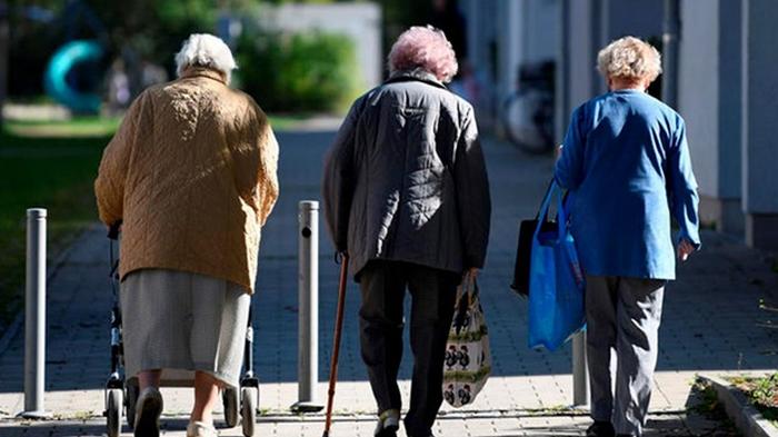 Три четверти жертв COVID-19 в Украине - пенсионеры