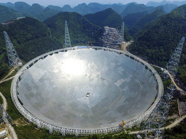 Китай запустил самый крупный в мире радиотелескоп (фото)