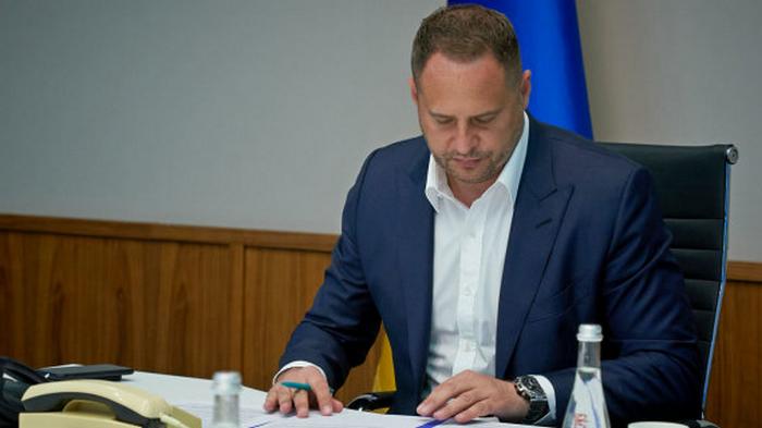 Украина не свернет с пути борьбы с коррупцией: Ермак встретился с послами G7