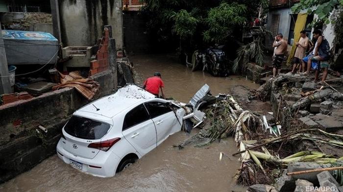 Бразилию накрыло мощное наводнение (видео)