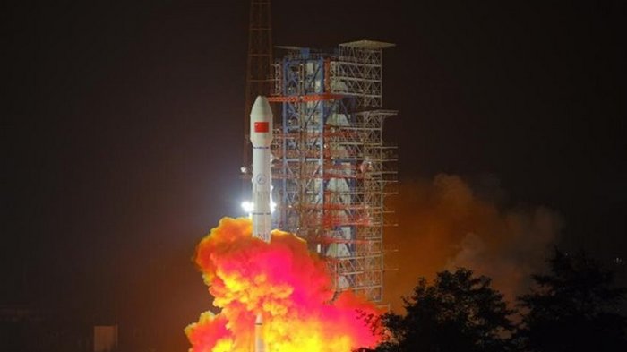 Китай вывел на орбиту спутник мобильной связи
