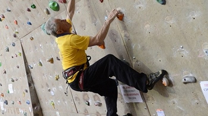 Возраст не помеха: 80-летний альпинист стал рекордсменом Украины (видео)