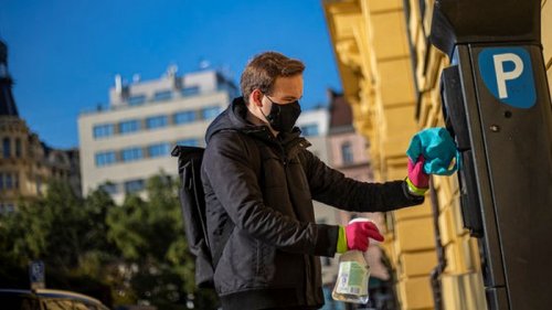 Локдаун в Чехии продлили, несмотря на уменьшение числа заболевших