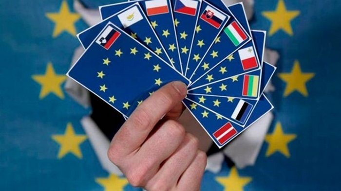 Украинцы удерживают лидерство по видам на жительство в ЕС