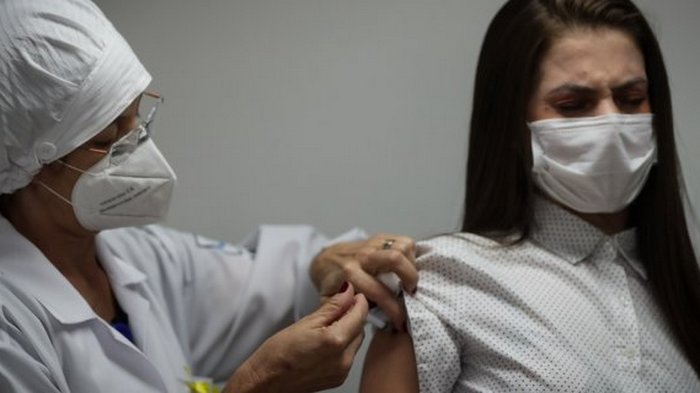 ВОЗ может ввести электронные сертификаты вакцинации для путешественников