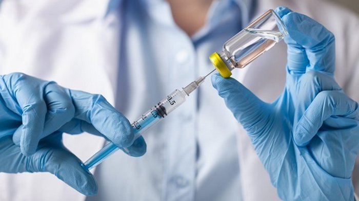 Британия первой в мире начинает массовую COVID-вакцинацию