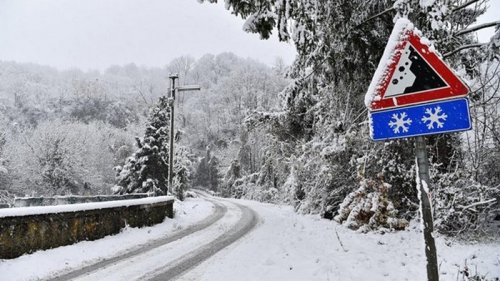 Италию и Хорватию засыпали снегопады (видео)