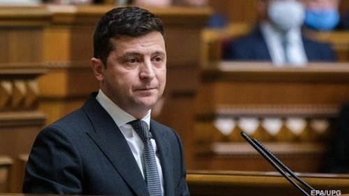 Зеленский просит Раду отложить законопроект по КСУ