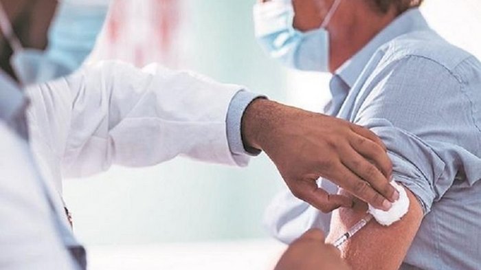 В Саудовской Аравии на COVID-прививку за сутки записались 100 тысяч человек