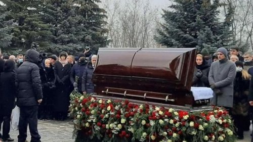Во время похорон Кернеса неизвестные запустили салют