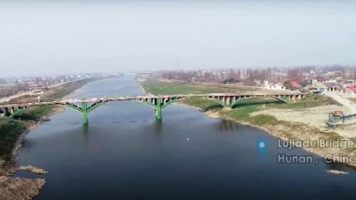 В Китае взорвали мост с истекшим сроком эксплуатации (видео)