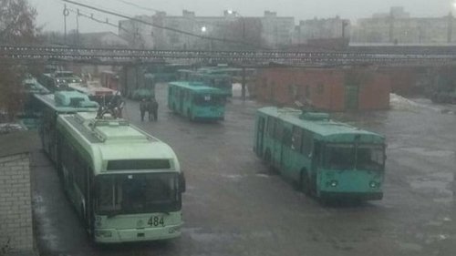 Ледяной дождь в Чернигове парализовал движение троллейбусов