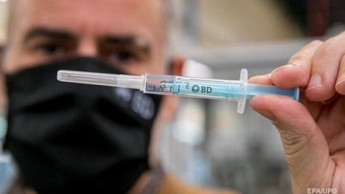 В Испании отказников от COVID-вакцины возьмут на учет