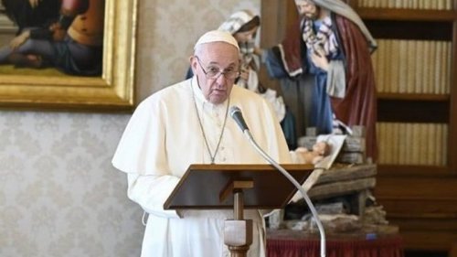 Папа Франциск выступил с обращением к миру