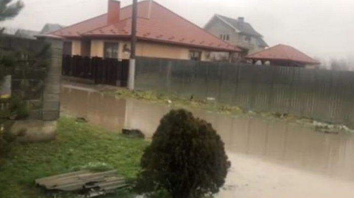 На Закарпатье подтопления из-за дождей (видео)
