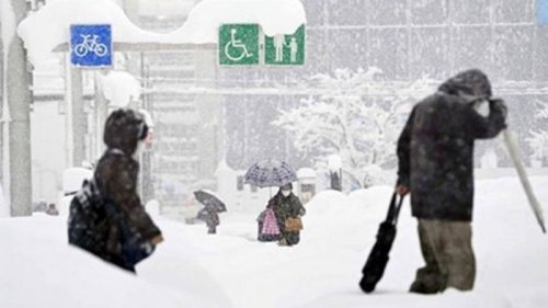 В Японии в результате снегопада пострадали 76 человек
