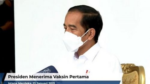 Президент Индонезии привился вакциной Sinovac (видео)