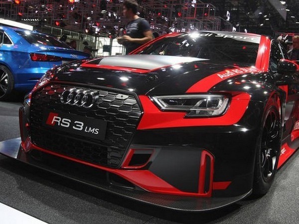 Audi показало гоночную версию модели RS3 (фото)