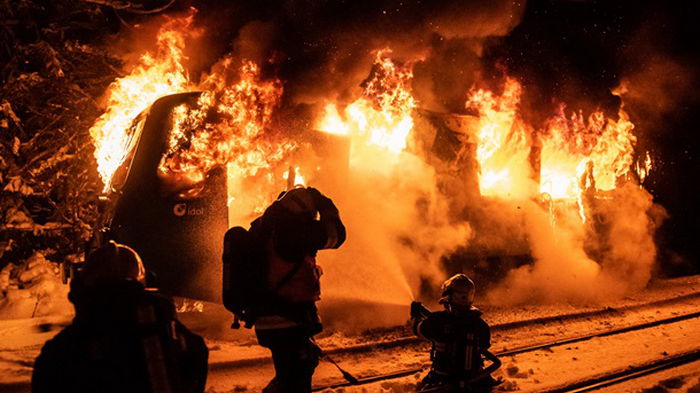 В Чехии на ходу загорелся пассажирский поезд (фото)