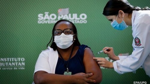 Бразилия разрешила экстренное использование вакцин Sinovac и AstraZeneca