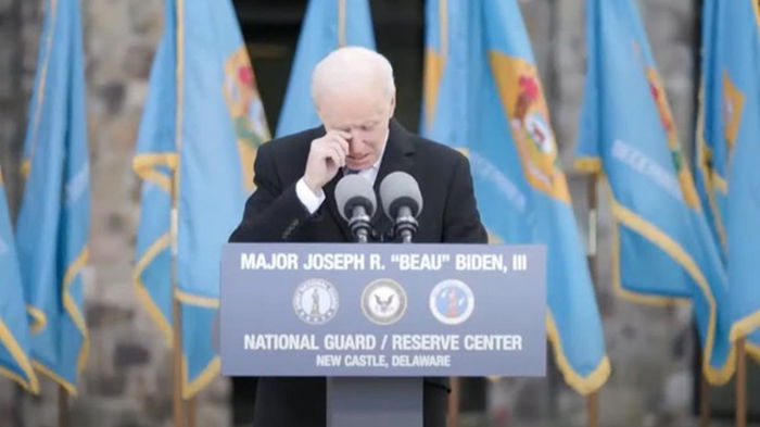 Джо Байден заплакал во время речи (видео)