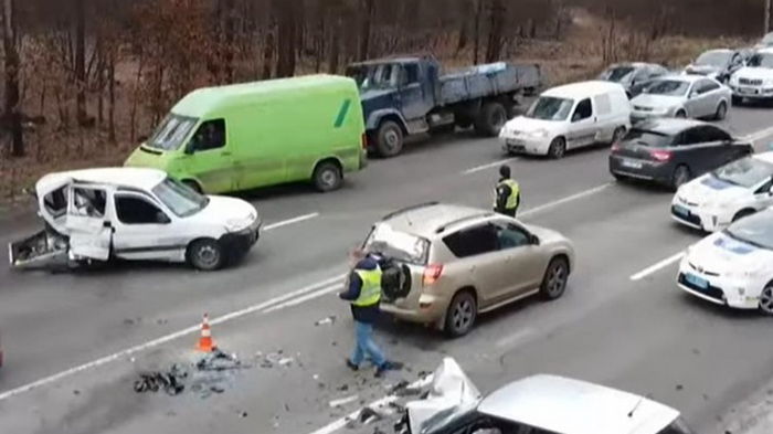 Под Киевом произошло масштабное ДТП (видео)