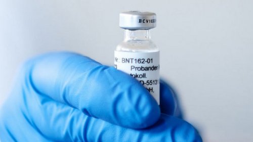 Pfizer успокаивает: пока не нужно изменять вакцину от COVID-19 из-за мутантов коронавируса