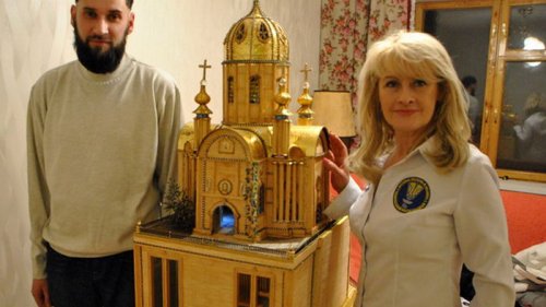 Харьковчанин 22 года мастерил уникальный макет храма высотой больше метра