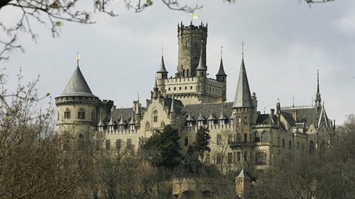 Немецкий принц судится с сыном из-за продажи замка за 1 евро