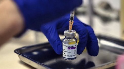 В Украине зарегистрировали вакцину AstraZeneca, сегодня она будет в стране