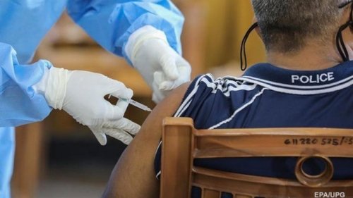 В Греции сообщили о серьезных осложнениях после вакцины от COVID-19