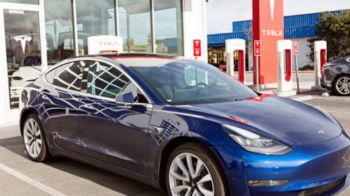 Tesla временно приостановила производство Model 3