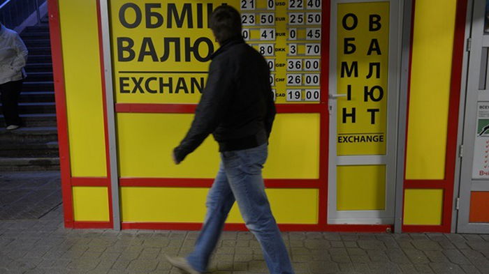 Украинцы вновь начали скупать валюту