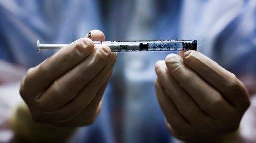 Италия, Норвегия и Исландия остановили вакцинацию препаратом AstraZeneca