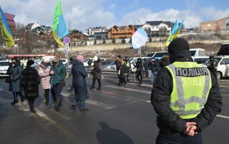 Протестующие заблокировали курорт Буковель (видео)