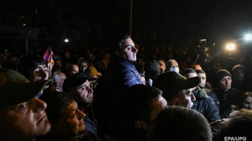 В Армении оппозиция заблокировала парламент