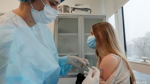 В Украине начали делать вторую COVID-прививку