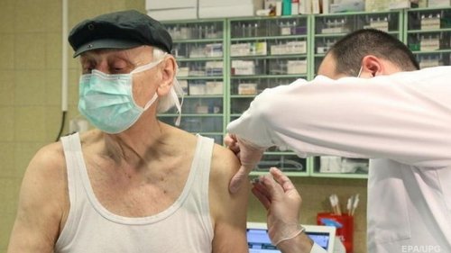 В Черновицкой области начали вакцинировать людей старше 80 лет